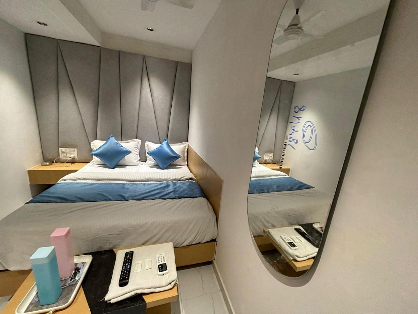 Hotel Phoniex Ahmedabad Ngoại thất bức ảnh