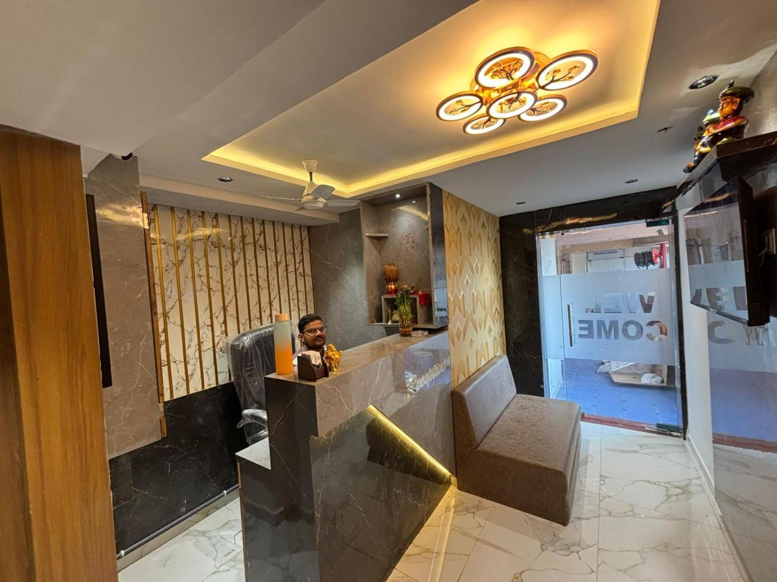 Hotel Phoniex Ahmedabad Ngoại thất bức ảnh
