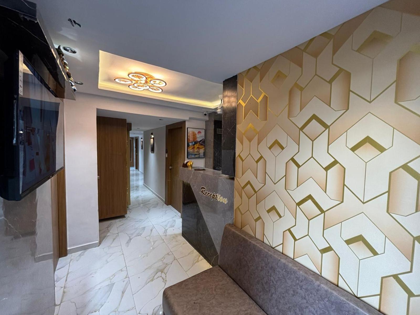 Hotel Phoniex Ahmedabad Ngoại thất bức ảnh