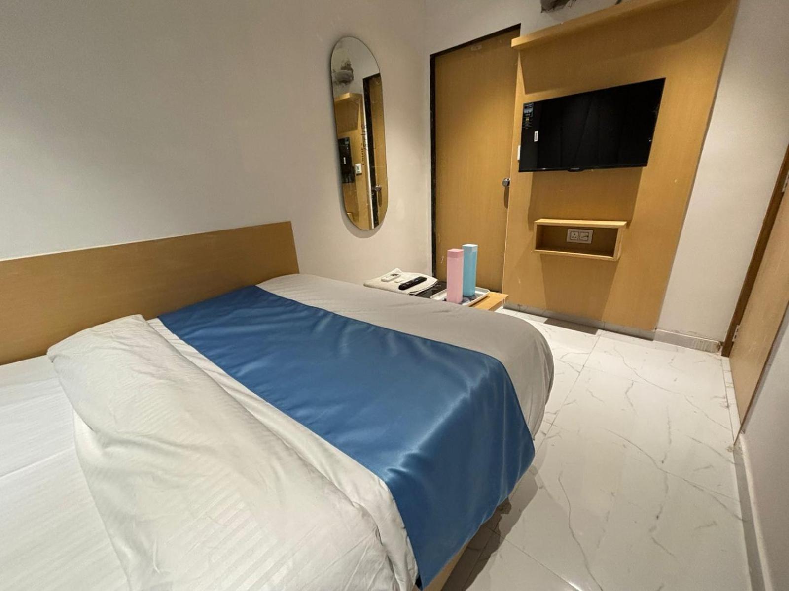 Hotel Phoniex Ahmedabad Ngoại thất bức ảnh