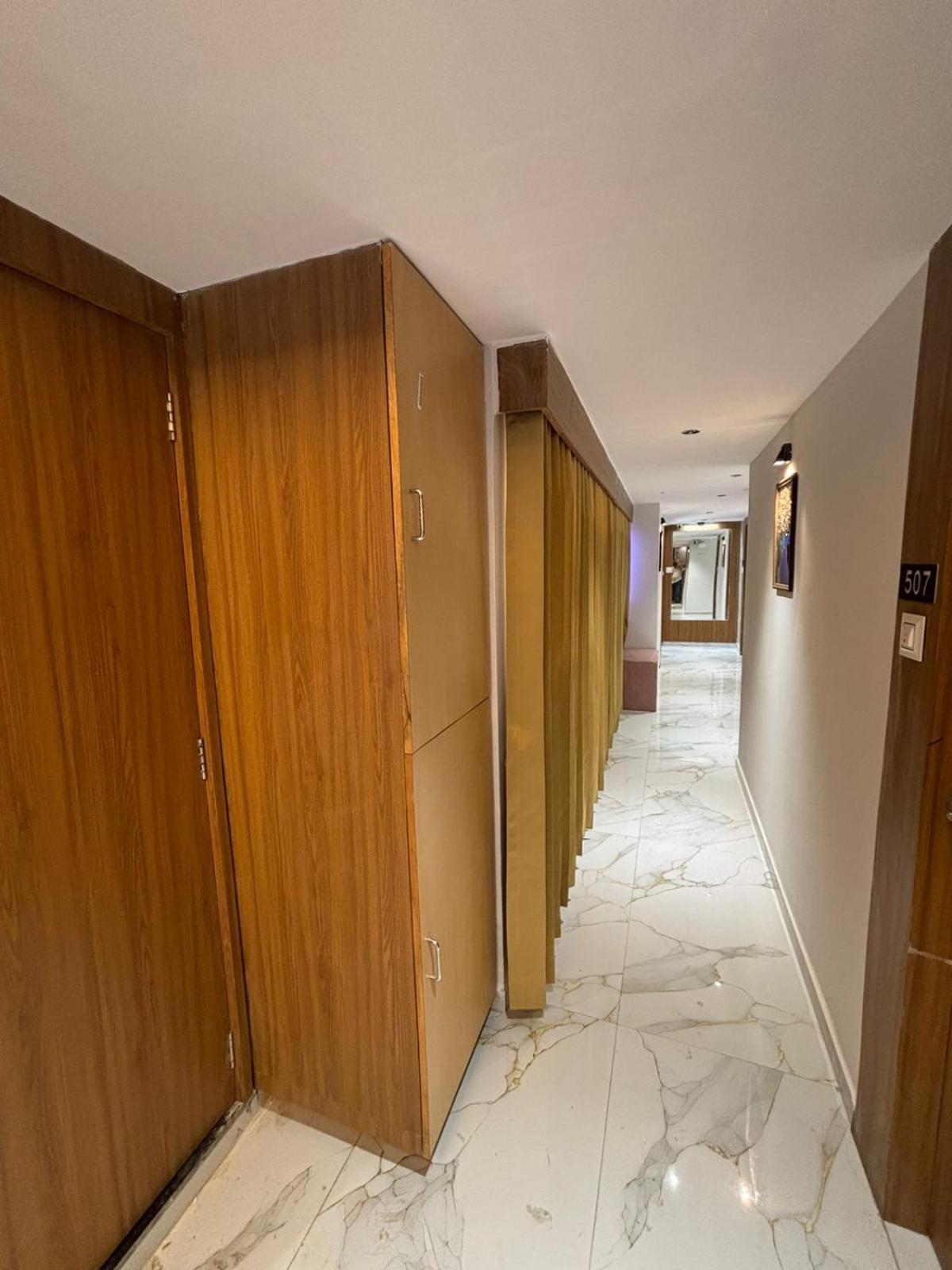 Hotel Phoniex Ahmedabad Ngoại thất bức ảnh