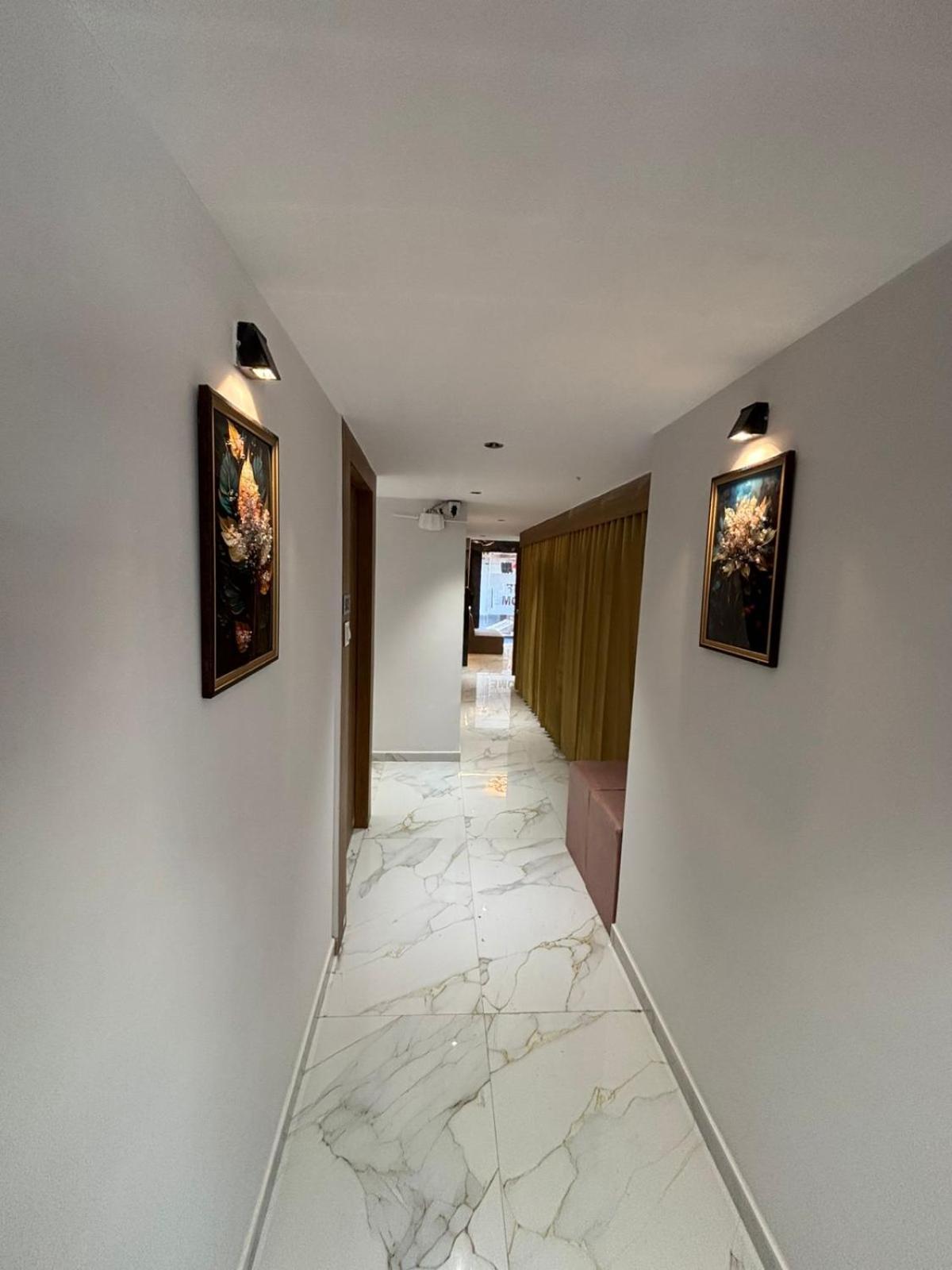 Hotel Phoniex Ahmedabad Ngoại thất bức ảnh
