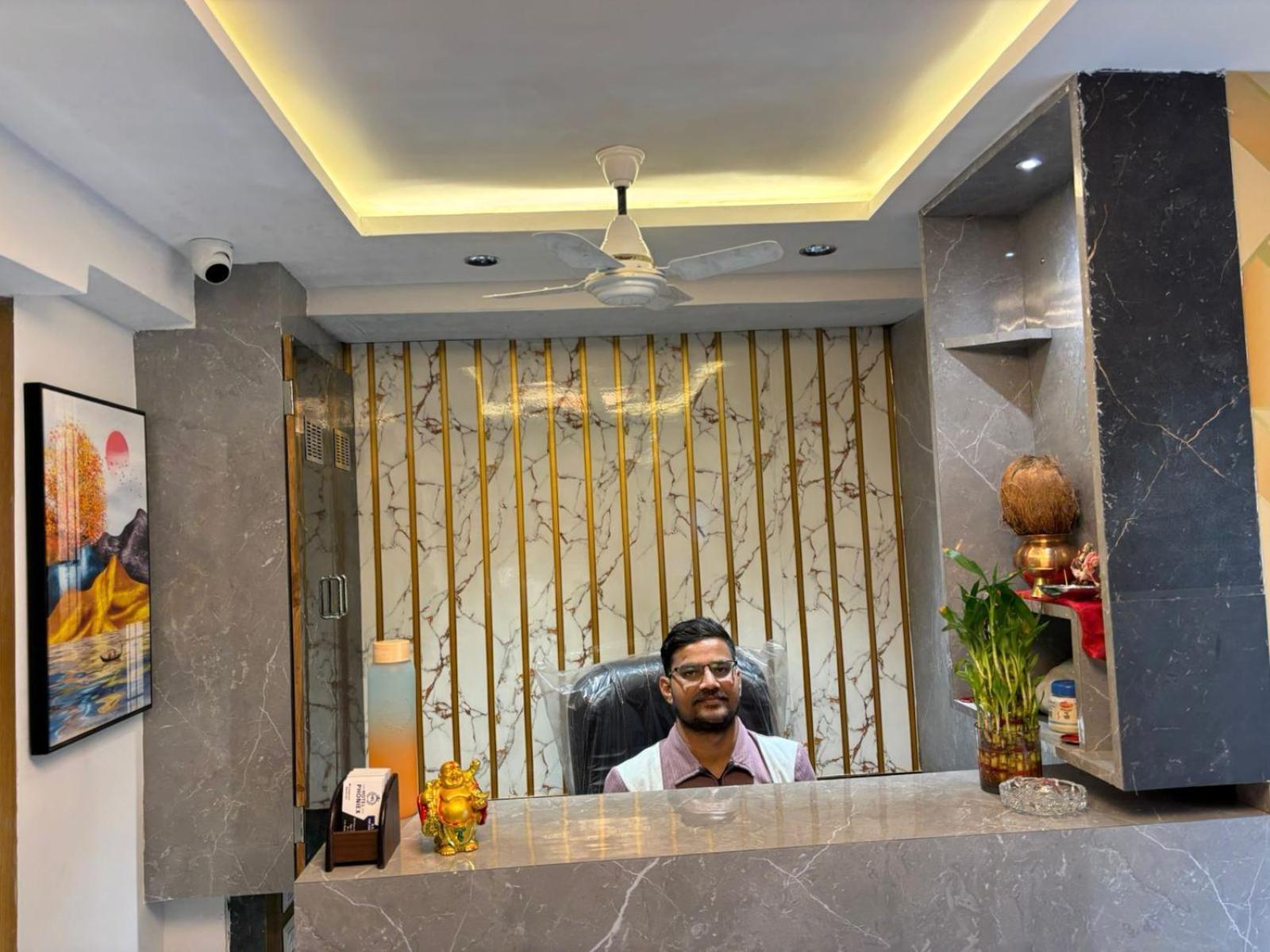 Hotel Phoniex Ahmedabad Ngoại thất bức ảnh