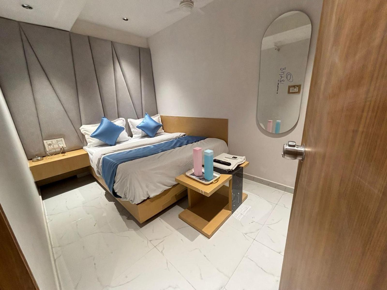 Hotel Phoniex Ahmedabad Ngoại thất bức ảnh